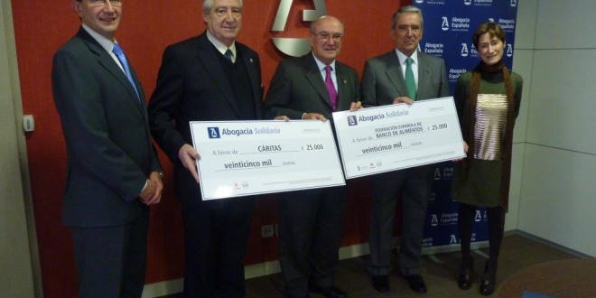 La Abogacía Española entrega 50.000 euros a Cáritas y Banco de Alimentos La Abogacía Española entrega 50.000 euros a Cáritas y Banco de Alimentos