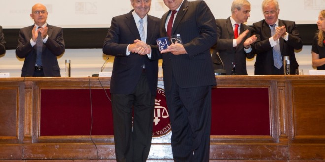Roca Junyent concede el segundo reconocimiento Derecho y Sociedad al presidente de honor de la Asociación Internacional de Derecho Penal, M. Cherif Bassiouni Roca Junyent concede el segundo reconocimiento Derecho y Sociedad al presidente de honor de la Asociación Internacional de Derecho Penal, M. Cherif Bassiouni