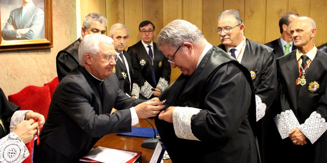 Javier Carazo recibe la Cruz de Primera Clase de San Raimundo de Peñafort y la Medalla al Mérito Colegial Javier Carazo recibe la Cruz de Primera Clase de San Raimundo de Peñafort y la Medalla al Mérito Colegial