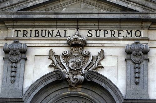 Es improcedente el despido por la pérdida del permiso de residencia y trabajo si no aparece en el contrato Es improcedente el despido por la pérdida del permiso de residencia y trabajo si no aparece en el contrato