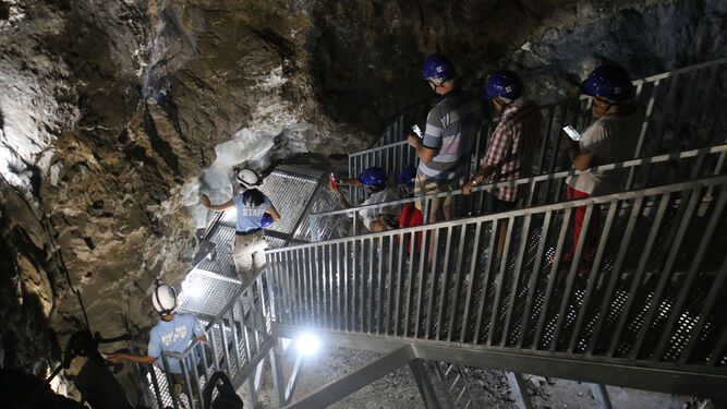 Almería permite visitar la geoda más grande del mundo | E&J