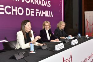 Mesa de Clausura, Mariló Lozano, presidenta saliente, Isabel Winkels vicedecana del ICAM y Lola López-Muelas presidenta electa