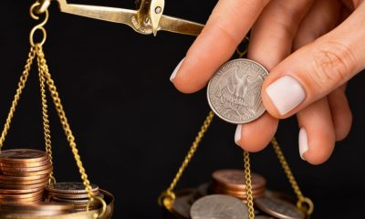 Balanza con dinero
