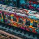 Vagón de tren con grafitis