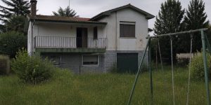 Casa de campo en mal estado