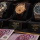 Relojes y dos billetes de 500€