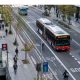 Una calle de Barcelona con autobús y carril bici