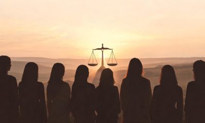 Representación conceptual de la justicia y los derechos humanos de las mujeres.