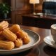 Churros y café en la mesa de un despacho