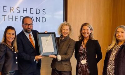 Despacho Eversheds recibiendo la certificación