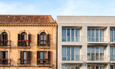 Fachadas de edificios residenciales en una ciudad española.